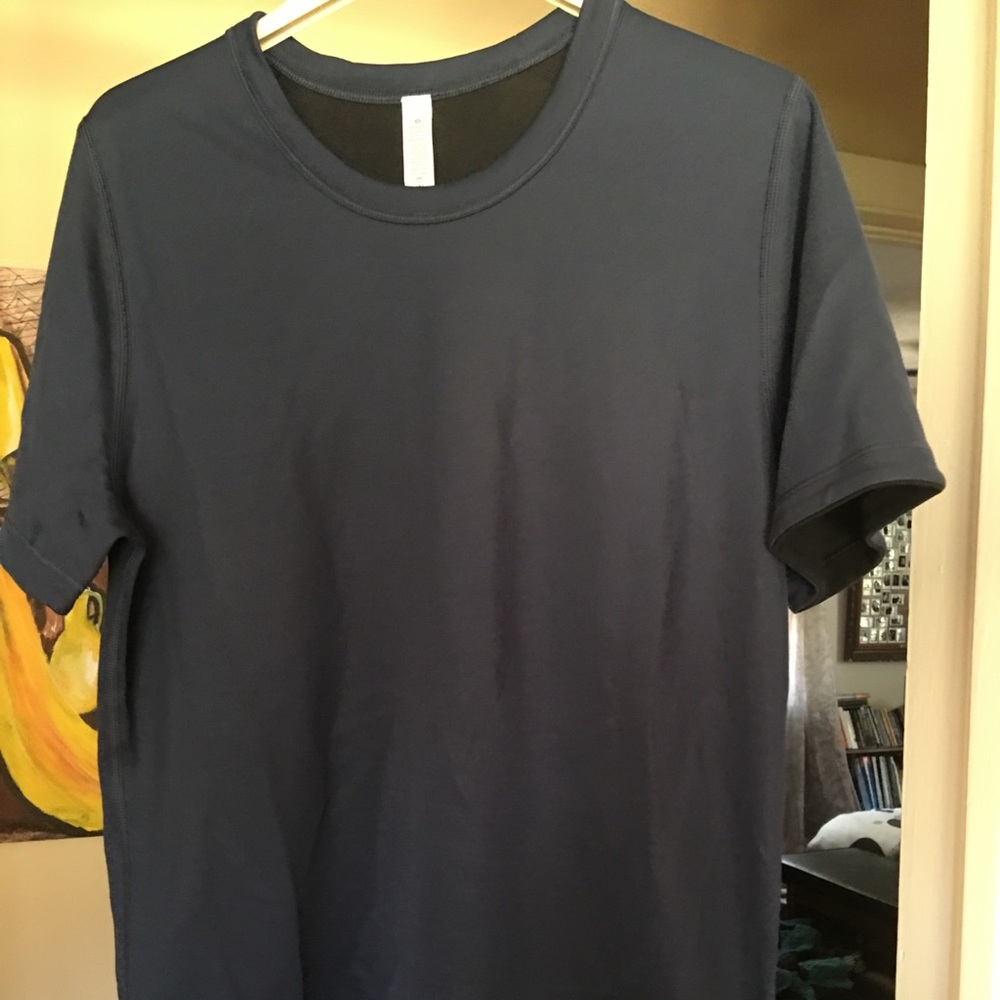 Men’s lululemon reversible T-shirt